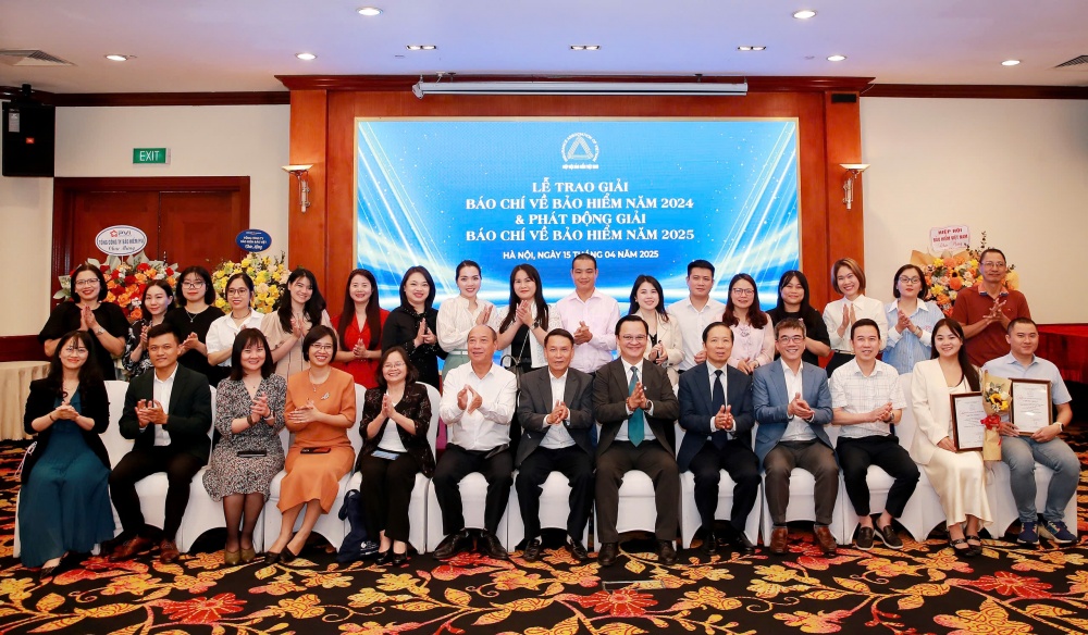 Giải Báo chí về Bảo hiểm là Giải thường niên uy tín dành cho các phóng viên, nhà báo chuyên nghiệp và người làm báo không chuyên có tác phẩm báo chí về lĩnh vực bảo hiểm. 