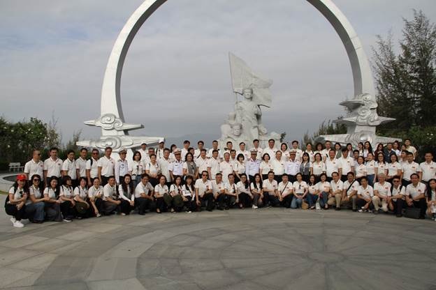 Đoàn công tác số 10 chụp ảnh lưu niệm tại Khu tưởng niệm các chiến sĩ Gạc Ma Đoàn công tác số 10 chụp ảnh lưu niệm tại Khu tưởng niệm các chiến sĩ Gạc Ma