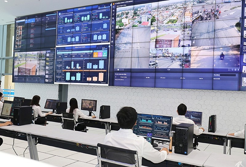 Thành phố Hà Nội đang triển khai nhiều giải pháp thúc đẩy chuyển đổi số trên địa bàn. Thành phố Hà Nội đang triển khai nhiều giải pháp thúc đẩy chuyển đổi số trên địa bàn.