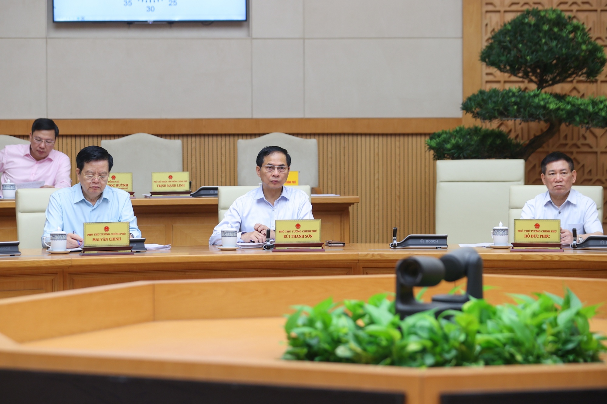 Các Phó Thủ tướng dự và phát biểu tại phiên họp - Ảnh: VGP/Nhật Bắc