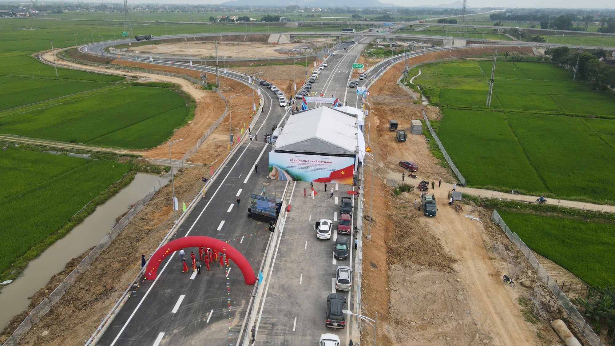 2 đoạn cao tốc đi qua tỉnh Hà Tĩnh (Bãi Vọt - Hàm Nghi, Hàm Nghi - Vũng Áng) có tổng chiều dài khoảng 90 km - Ảnh: VGP/Minh Khôi