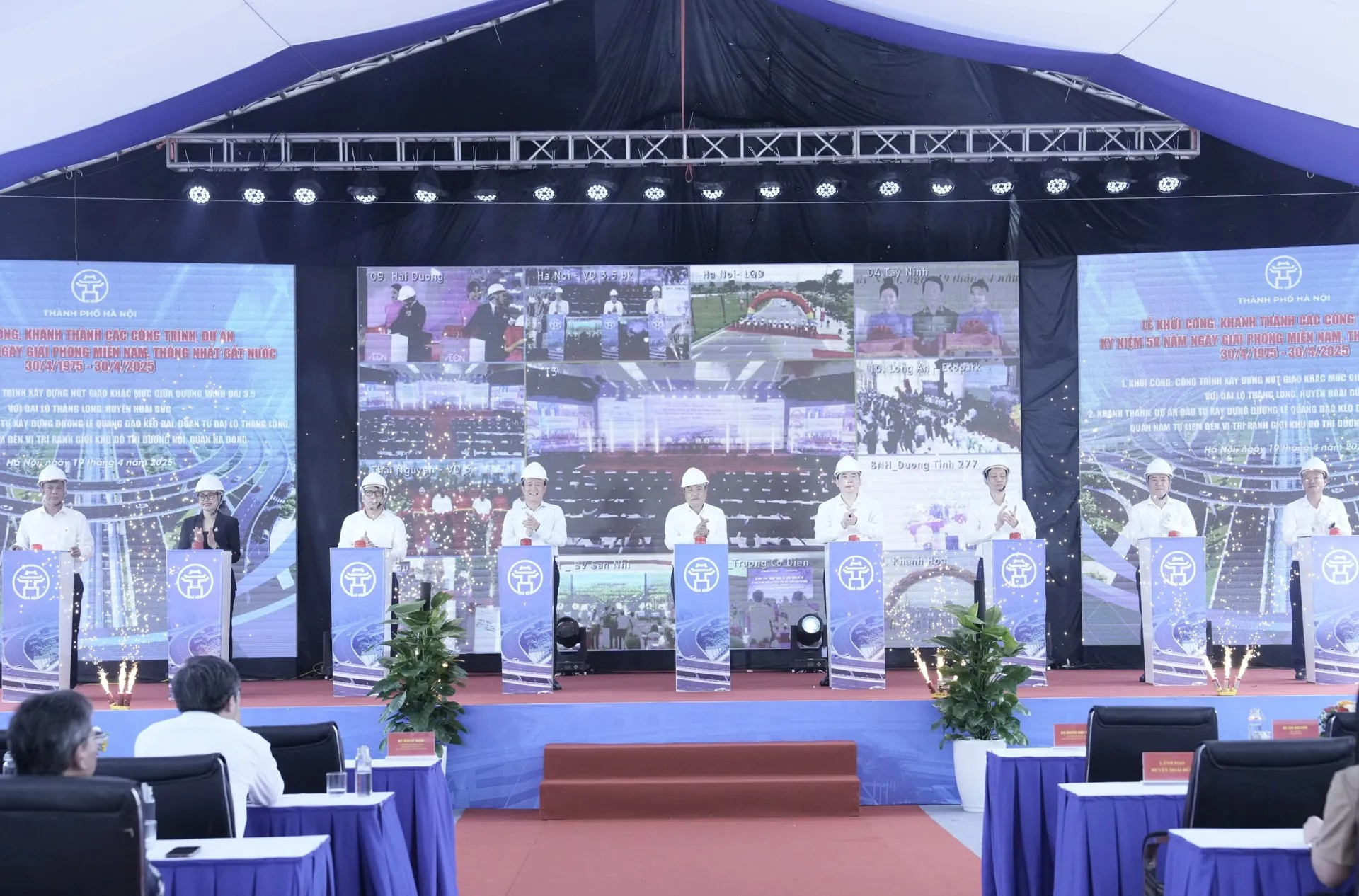 Các đồng chí lãnh đạo T.Ư, TP Hà Nội bấm nút khởi công Dự án đầu tư xây dựng nút giao khác mức giữa đường Vành đai 3,5 với Đại lộ Thăng Long