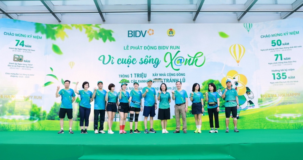 Ban Tổ chức phát động chương trình “BIDV RUN - Vì cuộc sống Xanh” năm 2025 tại Trụ sở chính BIDV
