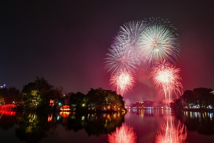 Hà Nội tổ chức 2 điểm bắn pháo hoa vào ngày 22 và 27/4, mừng Lễ Kỷ niệm 50 năm Ngày Giải phóng miền Nam, thống nhất đất nước.