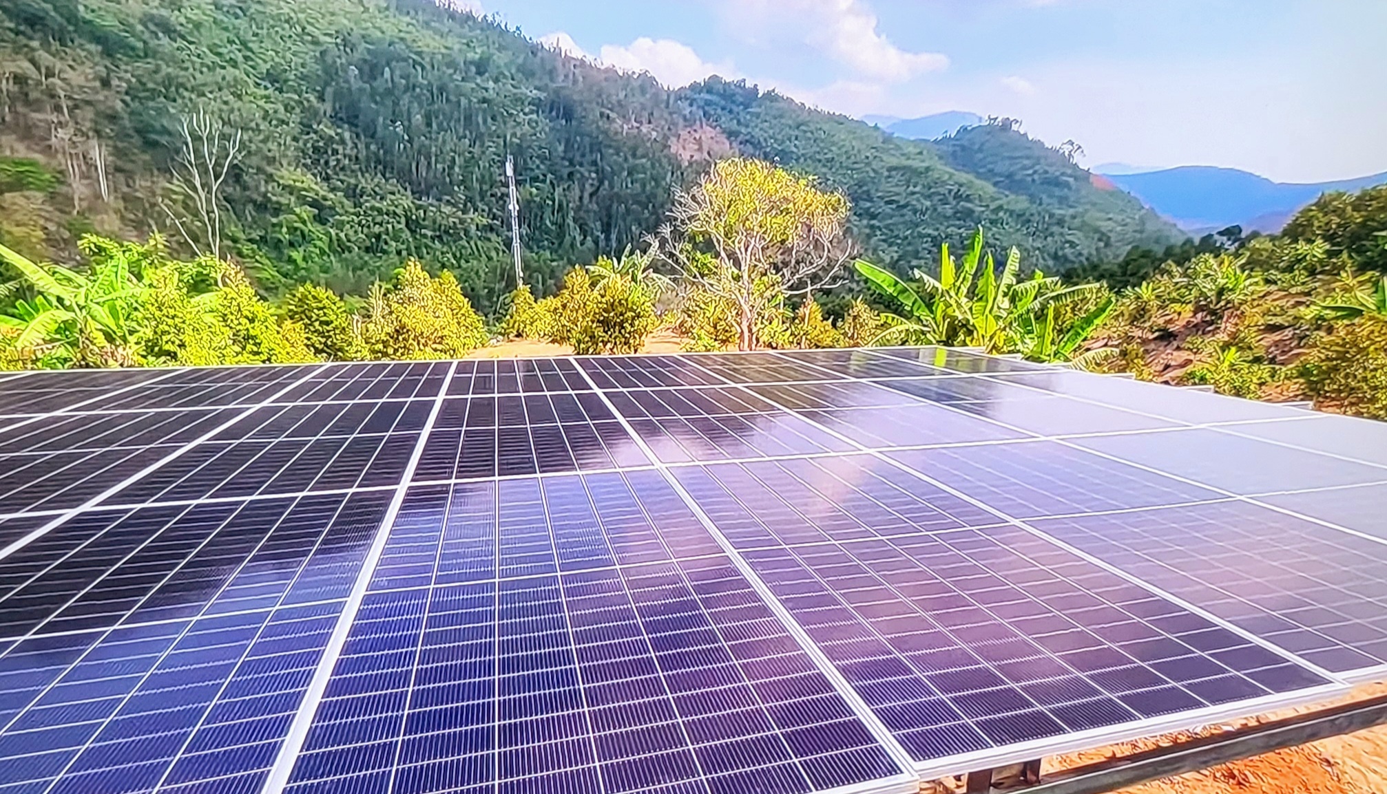 hệ thống điện năng lượng mặt trời áp mái là một lựa chọn được đánh giá vừa tiết kiệm, vừa thân thiện với môi trường hệ thống điện năng lượng mặt trời áp mái là một lựa chọn được đánh giá vừa tiết kiệm, vừa thân thiện với môi trường