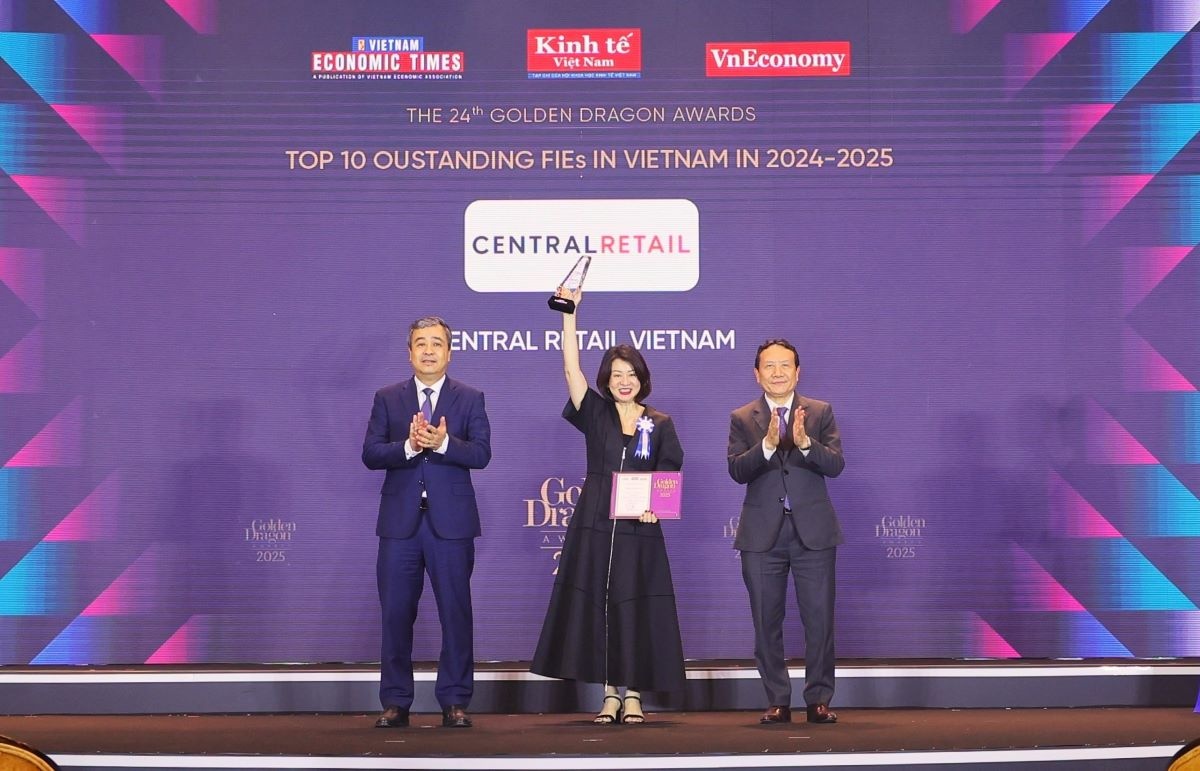 Đại diện Central Retail Việt Nam nhận giải thưởng Rồng Vàng 2025 từ Ban tổ chức Đại diện Central Retail Việt Nam nhận giải thưởng Rồng Vàng 2025 từ Ban tổ chức