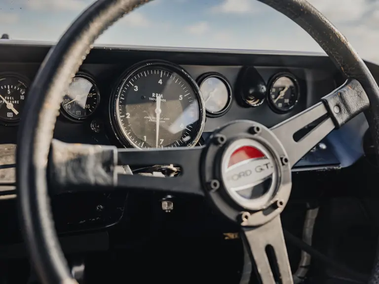 Ford GT40 Mk II 1966: “Tượng đài” đua xe được đấu giá hơn 13 triệu USD Ford GT40 Mk II 1966: “Tượng đài” đua xe được đấu giá hơn 13 triệu USD