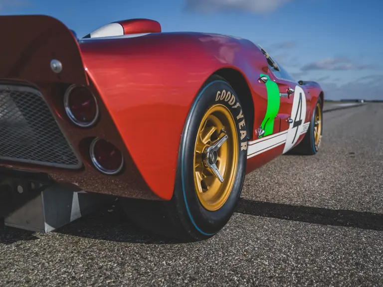 Ford GT40 Mk II 1966: “Tượng đài” đua xe được đấu giá hơn 13 triệu USD Ford GT40 Mk II 1966: “Tượng đài” đua xe được đấu giá hơn 13 triệu USD