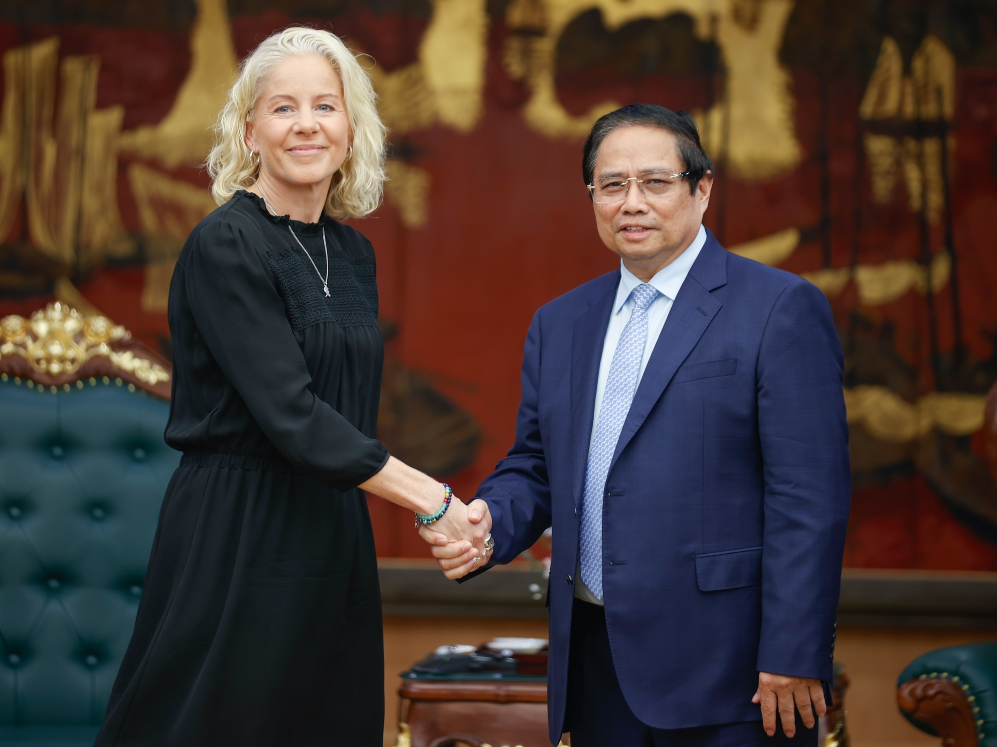 Thủ tướng tiếp bà Susanna Campbell, Chủ tịch Tập đoàn SYRE - Ảnh: VGP/Nhật Bắc