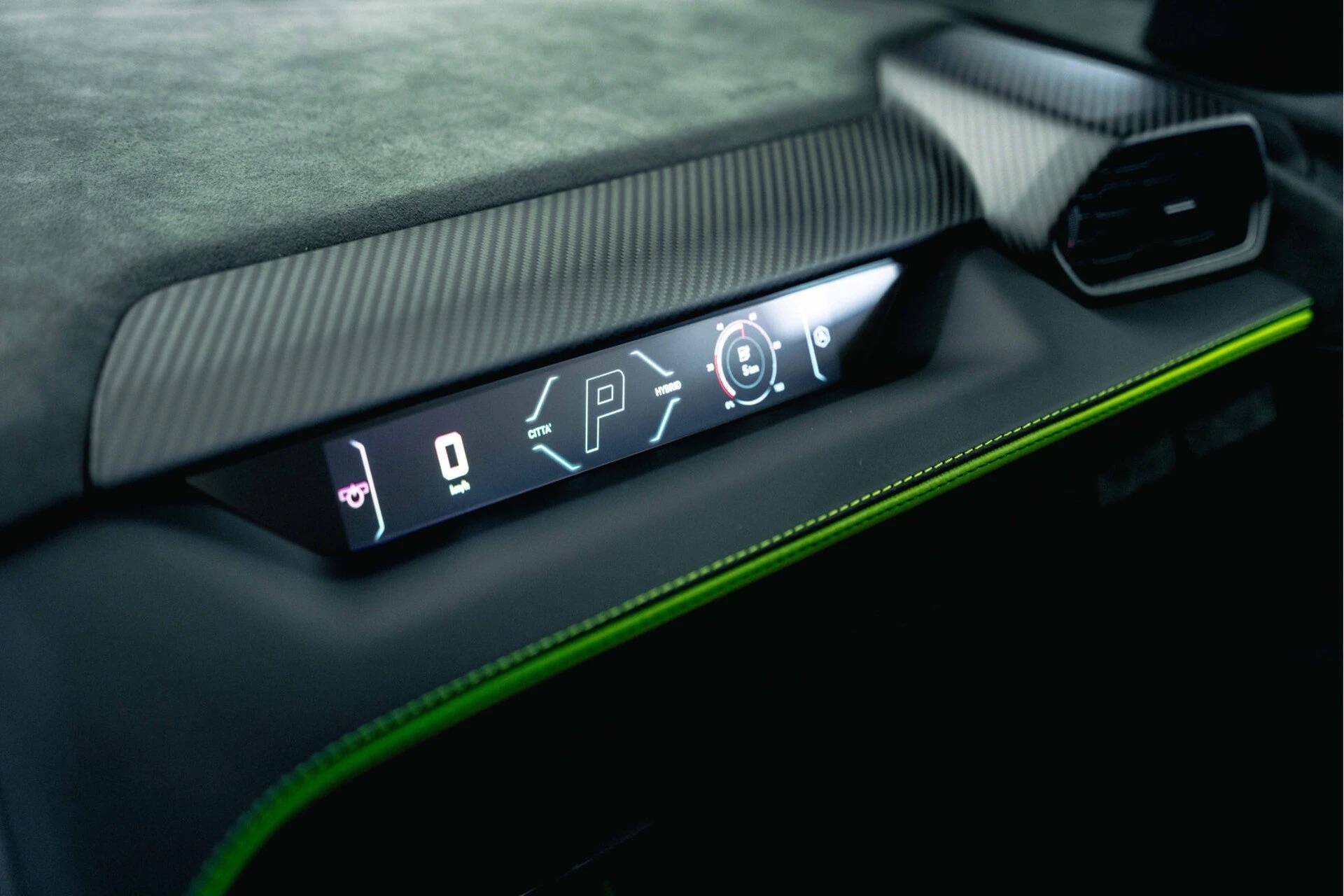 Lamborghini Revuelto mang màu ngoại thất có thể chuyển sắc theo ánh sáng Lamborghini Revuelto mang màu ngoại thất có thể chuyển sắc theo ánh sáng