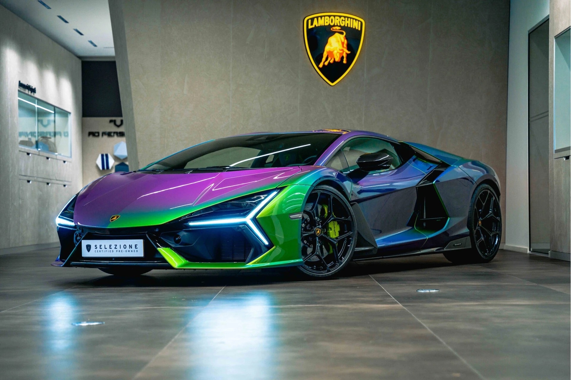 Lamborghini Revuelto mang màu ngoại thất có thể chuyển sắc theo ánh sáng Lamborghini Revuelto mang màu ngoại thất có thể chuyển sắc theo ánh sáng