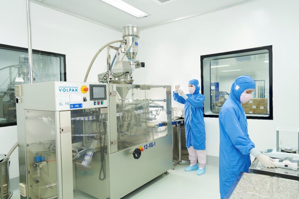 Hệ thống sản xuất thuốc gói tại nhà máy đạt tiêu chuẩn EU-GMP của Imexpharm. Ảnh: Imexpharm. Hệ thống sản xuất thuốc gói tại nhà máy đạt tiêu chuẩn EU-GMP của Imexpharm. Ảnh: Imexpharm.