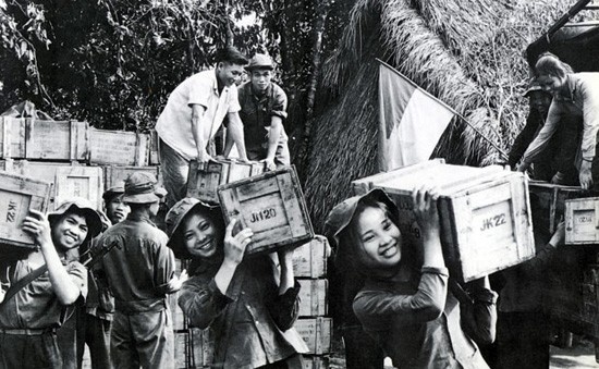 Bài 1: “Cõng” tiền nuôi cách mạng Bài 1: “Cõng” tiền nuôi cách mạng