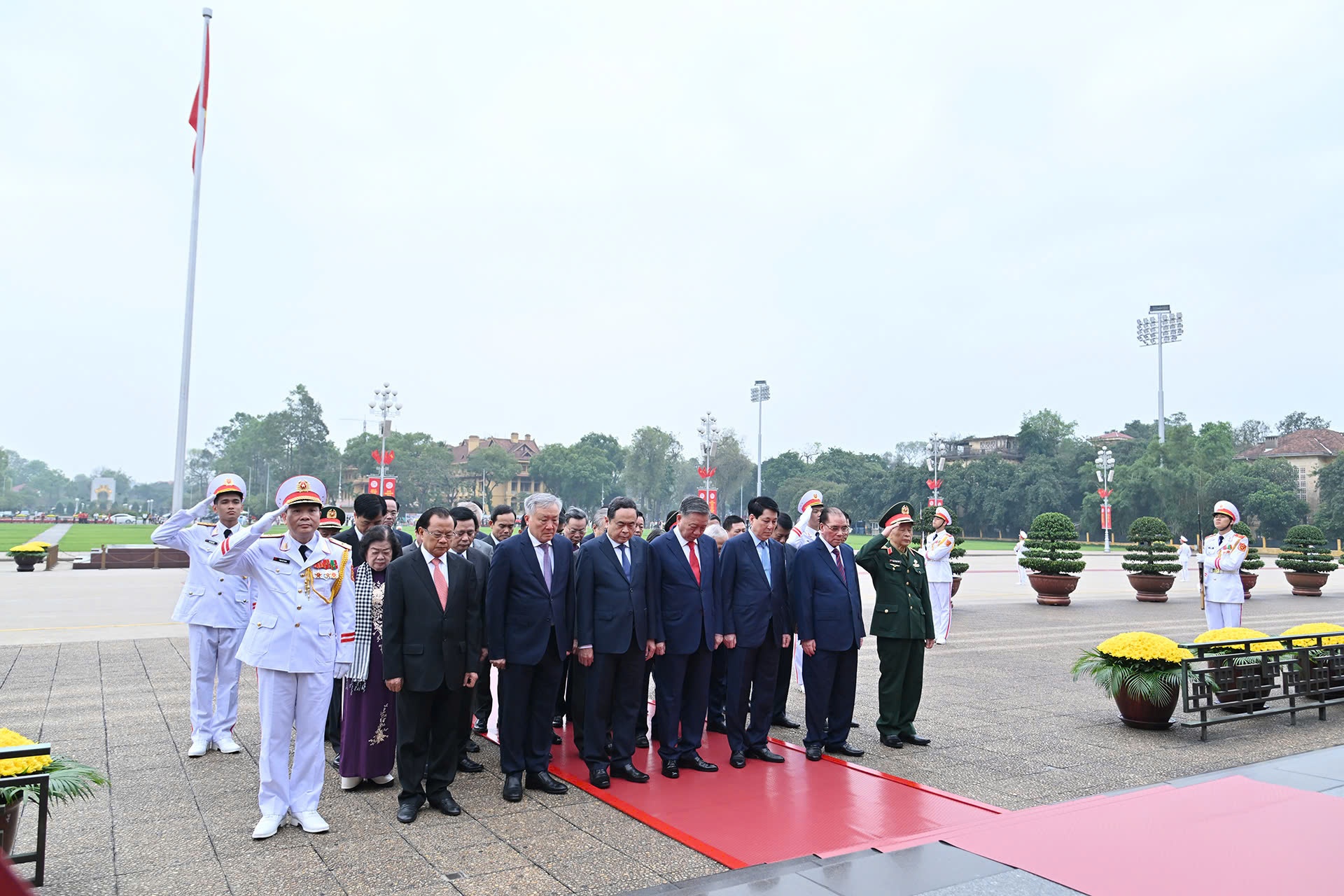 Đoàn đại biểu Lãnh đạo, nguyên Lãnh đạo Đảng, Nhà nước do Tổng Bí thư Tô Lâm dẫn đầu thành kính tưởng niệm Chủ tịch Hồ Chí Minh - Ảnh: VGP/Nhật Bắc Đoàn đại biểu Lãnh đạo, nguyên Lãnh đạo Đảng, Nhà nước do Tổng Bí thư Tô Lâm dẫn đầu thành kính tưởng niệm Chủ tịch Hồ Chí Minh - Ảnh: VGP/Nhật Bắc