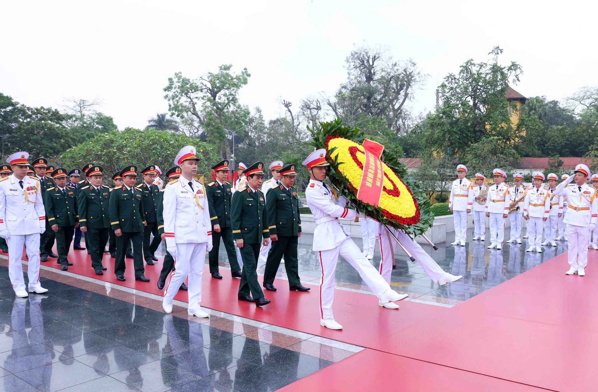 Đoàn đại biểu Quân ủy Trung ương - Bộ Quốc phòng đặt vòng hoa, dâng hương tưởng niệm các Anh hùng liệt sĩ tại Đài Tưởng niệm các Anh hùng liệt sĩ trên đường Bắc Sơn - Ảnh: VGP/Nhật Bắc Đoàn đại biểu Quân ủy Trung ương - Bộ Quốc phòng đặt vòng hoa, dâng hương tưởng niệm các Anh hùng liệt sĩ tại Đài Tưởng niệm các Anh hùng liệt sĩ trên đường Bắc Sơn - Ảnh: VGP/Nhật Bắc
