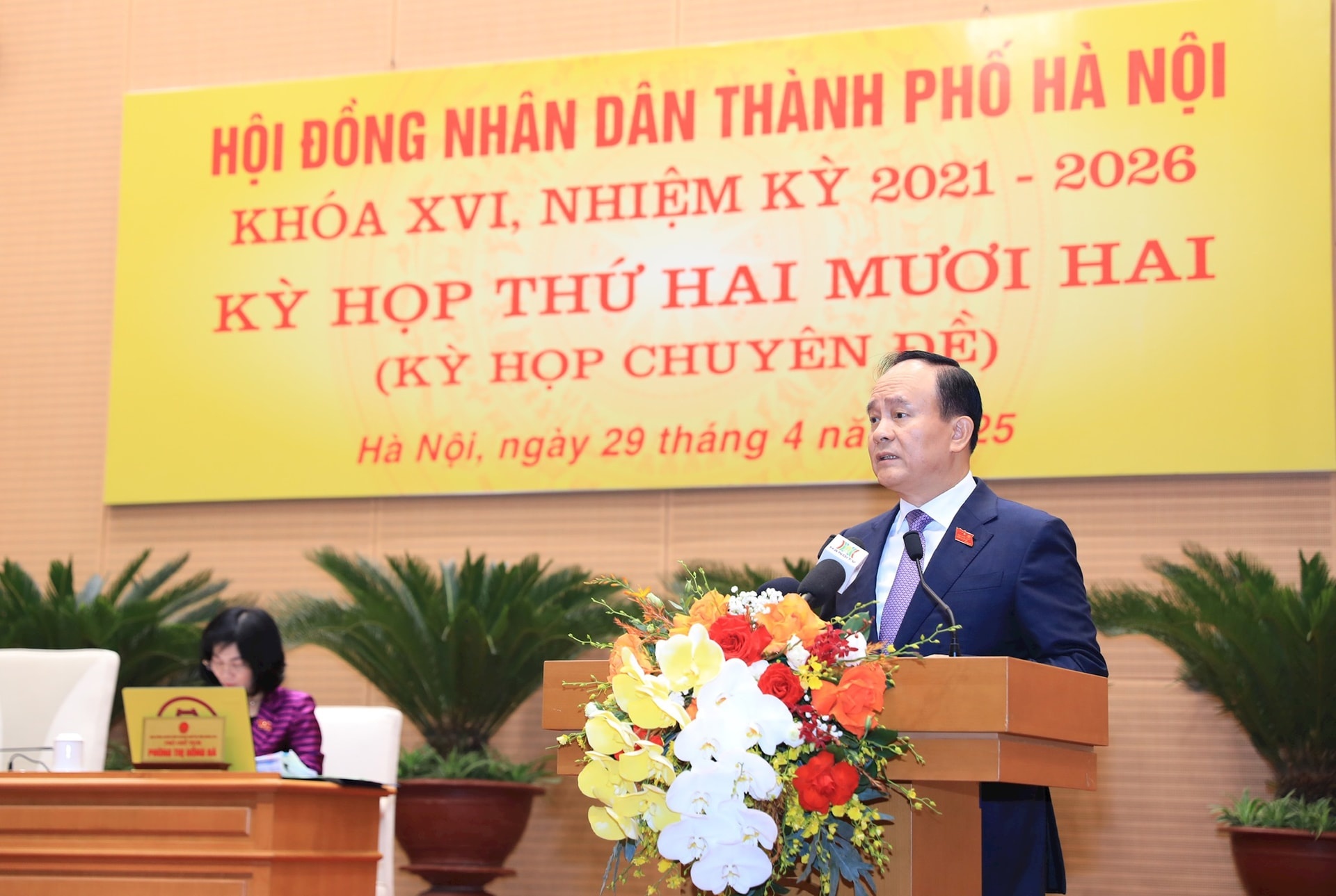 Chủ tịch HĐND thành phố Nguyễn Ngọc Tuấn phát biểu khai mạc kỳ họp.