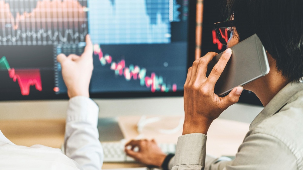 Trong phiên giao dịch cuối tháng, số lượng cổ phiếu giảm áp đảo các mã tăng, lần lượt là 274 và 226 mã