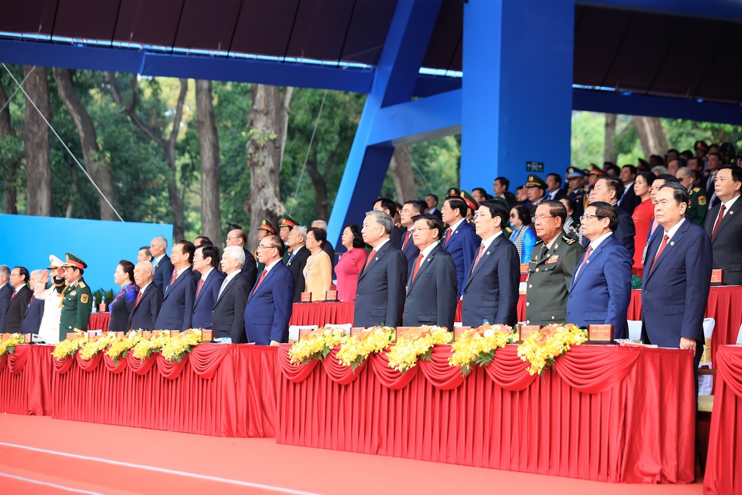 Tổng Bí thư Tô Lâm và các đồng chí Lãnh đạo, nguyên Lãnh đạo Đảng, Nhà nước cùng các vị khách quốc tế và đại biểu dự buổi lễ - Ảnh: VGP/Nhật Bắc