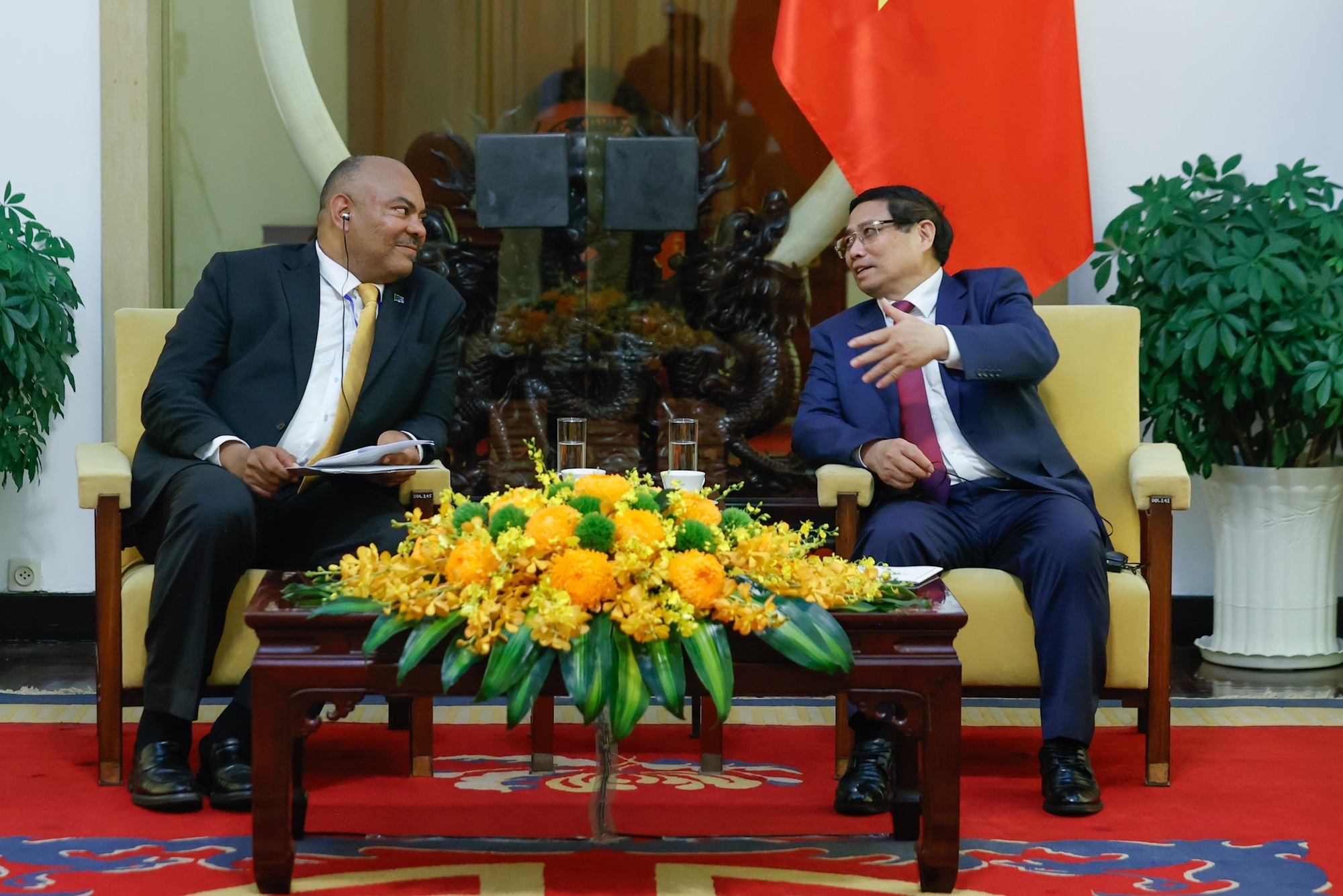 Thủ tướng Chính phủ tiếp Bộ trưởng Ngoại giao và Hợp tác Đông Phi, Cộng hòa Thống nhất Tanzania, Mahmoud Thabit Kombo - Ảnh: VGP/Nhật Bắc