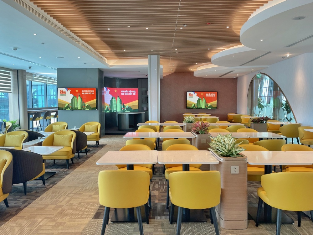 Quý khách hàng sẽ được tận hưởng những đặc quyền dịch vụ cao cấp mang đến những khoảnh khắc trải nghiệm thư giãn tại phòng chờ Vietcombank Priority Quý khách hàng sẽ được tận hưởng những đặc quyền dịch vụ cao cấp mang đến những khoảnh khắc trải nghiệm thư giãn tại phòng chờ Vietcombank Priority