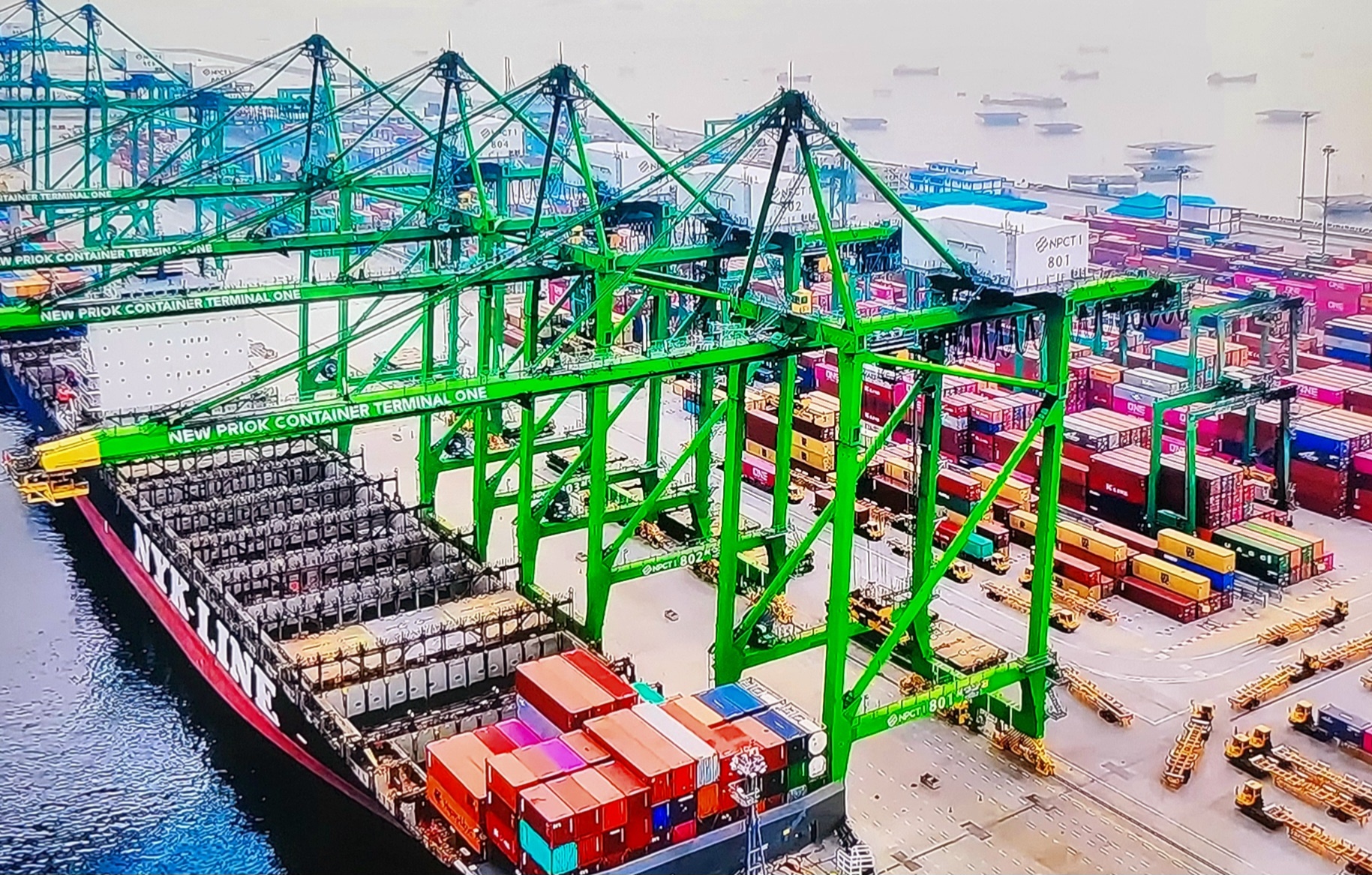 Một hệ thống logistics hiệu quả sẽ giúp giảm chi phí đầu vào, tăng tốc độ lưu thông hàng hóa và cải thiện đáng kể năng lực cạnh tranh của doanh nghiệp 