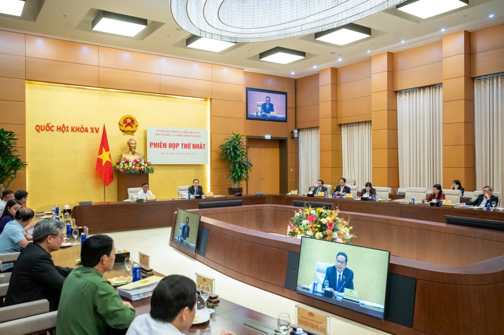 Ủy ban dự thảo Sửa đổi, bổ sung một số điều của Hiến pháp năm 2013 họp phiên thứ nhất