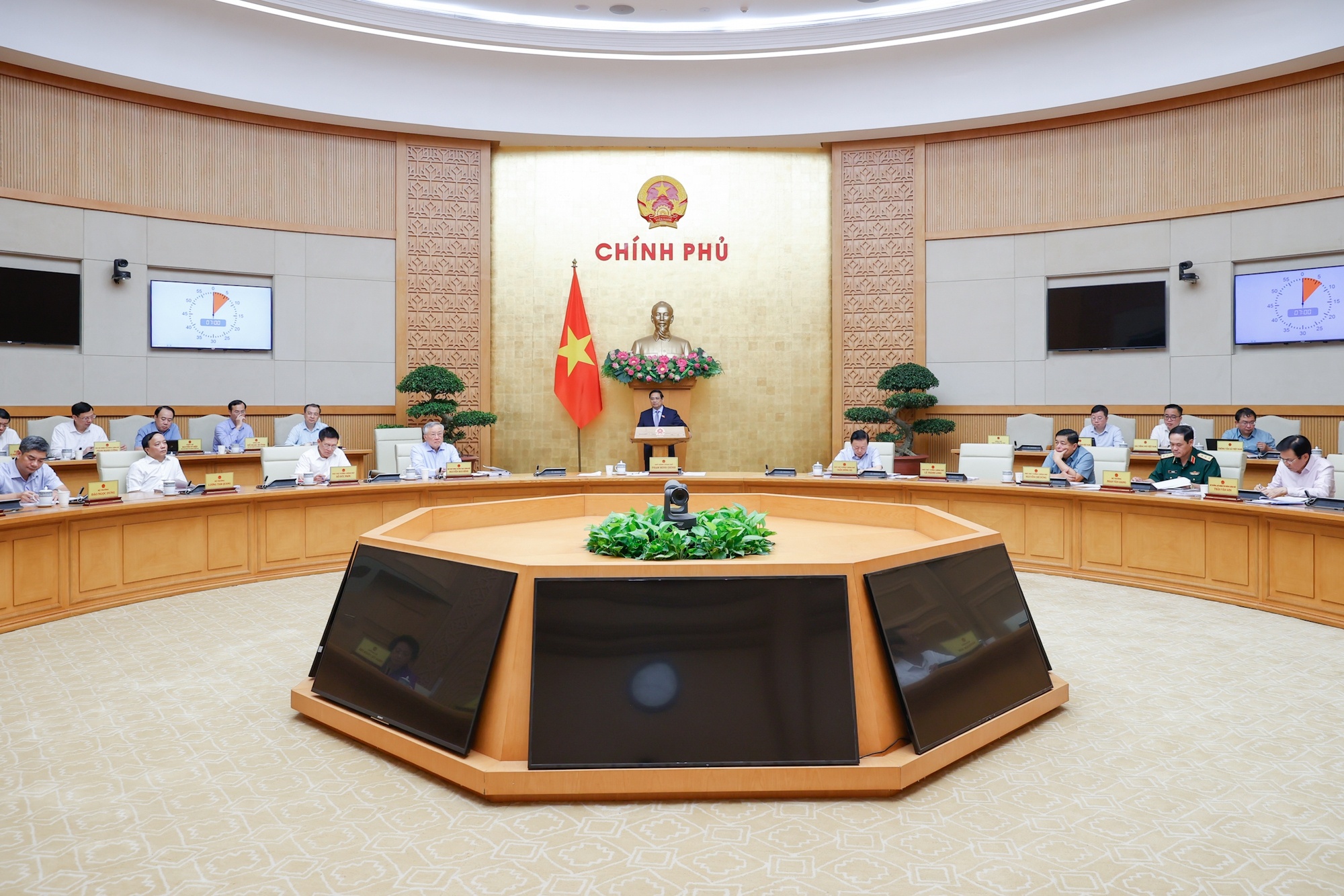 Thủ tướng chủ trì phiên họp Chính phủ thường kỳ tháng 4/2025 - Ảnh: VGP/Nhật Bắc