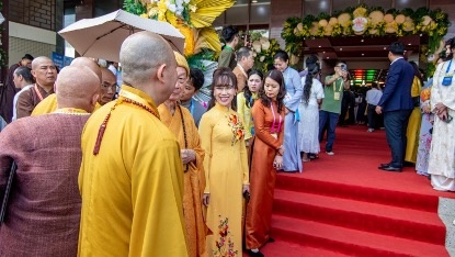 Bà Nguyễn Thị Phương Thảo cùng Đức Pháp chủ Giáo hội Phật giáo Việt Nam - Đại lão Hòa thượng Thích Trí Quảng