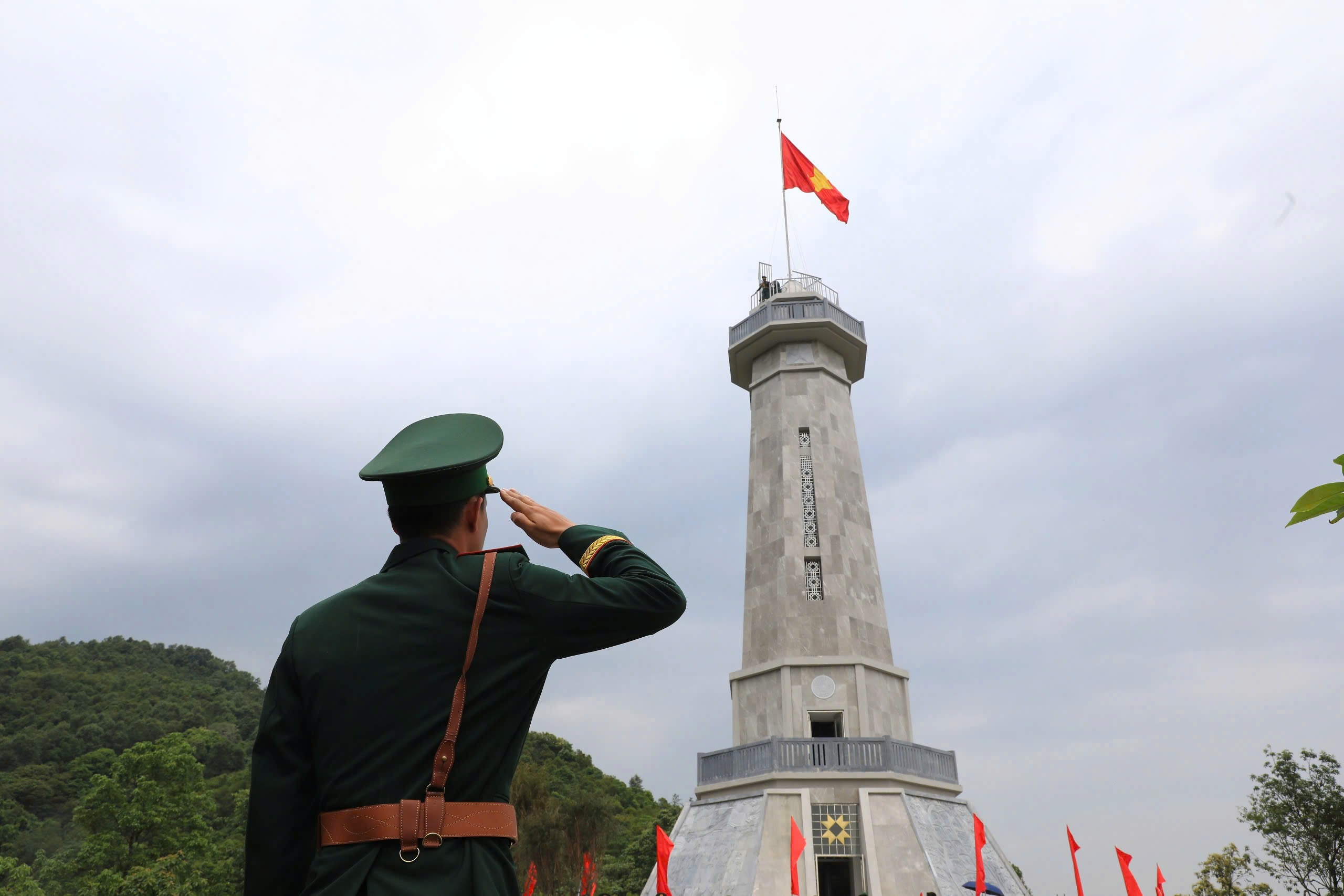 Cột cờ A Pa Chải khẳng định mạnh mẽ chủ quyền quốc gia nơi phên dậu Tổ quốc Cột cờ A Pa Chải khẳng định mạnh mẽ chủ quyền quốc gia nơi phên dậu Tổ quốc