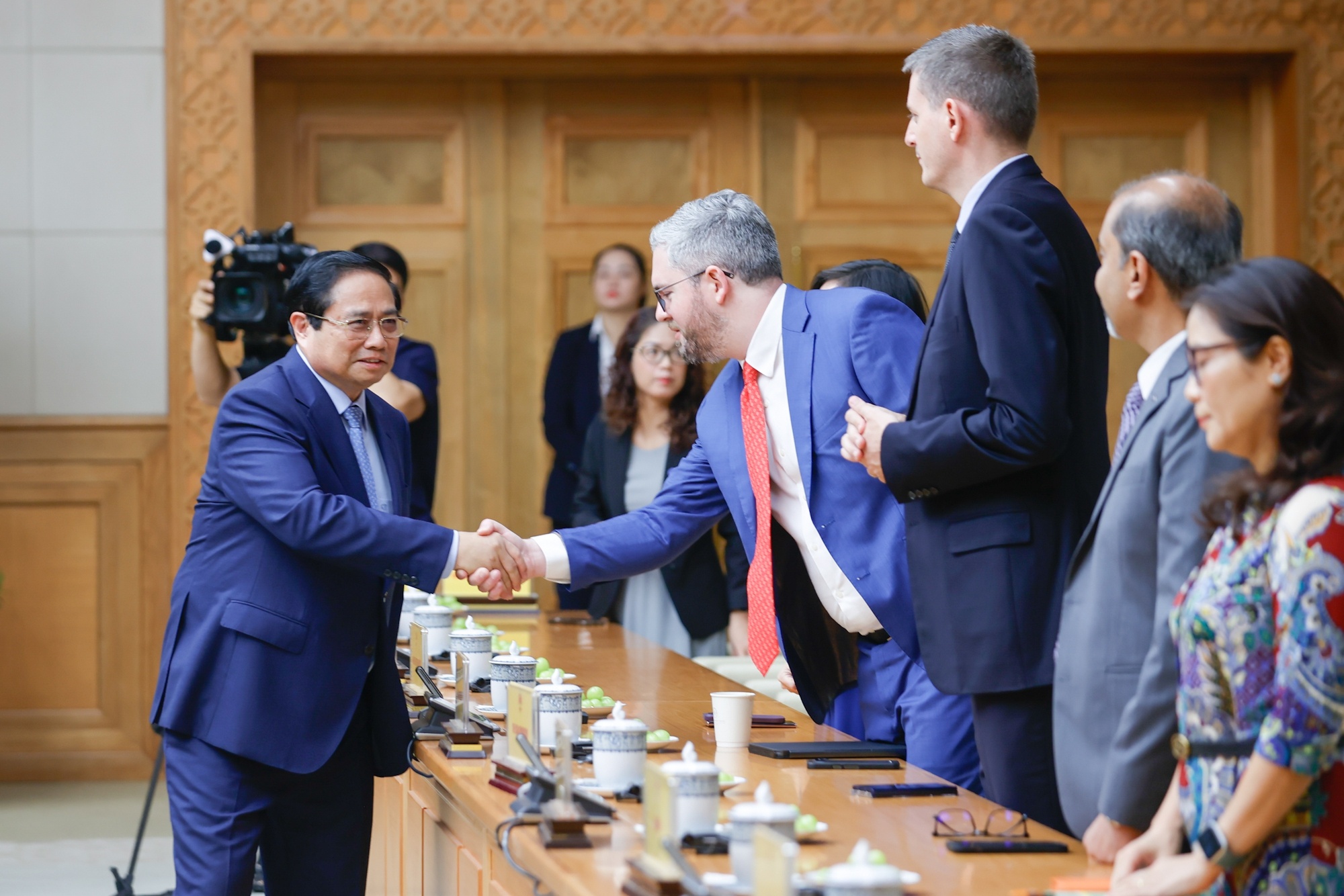 Thủ tướng Chính phủ làm việc với đại diện cộng đồng doanh nghiệp Hoa Kỳ đang đầu tư, kinh doanh tại Việt Nam - Ảnh: VGP/Nhật Bắc