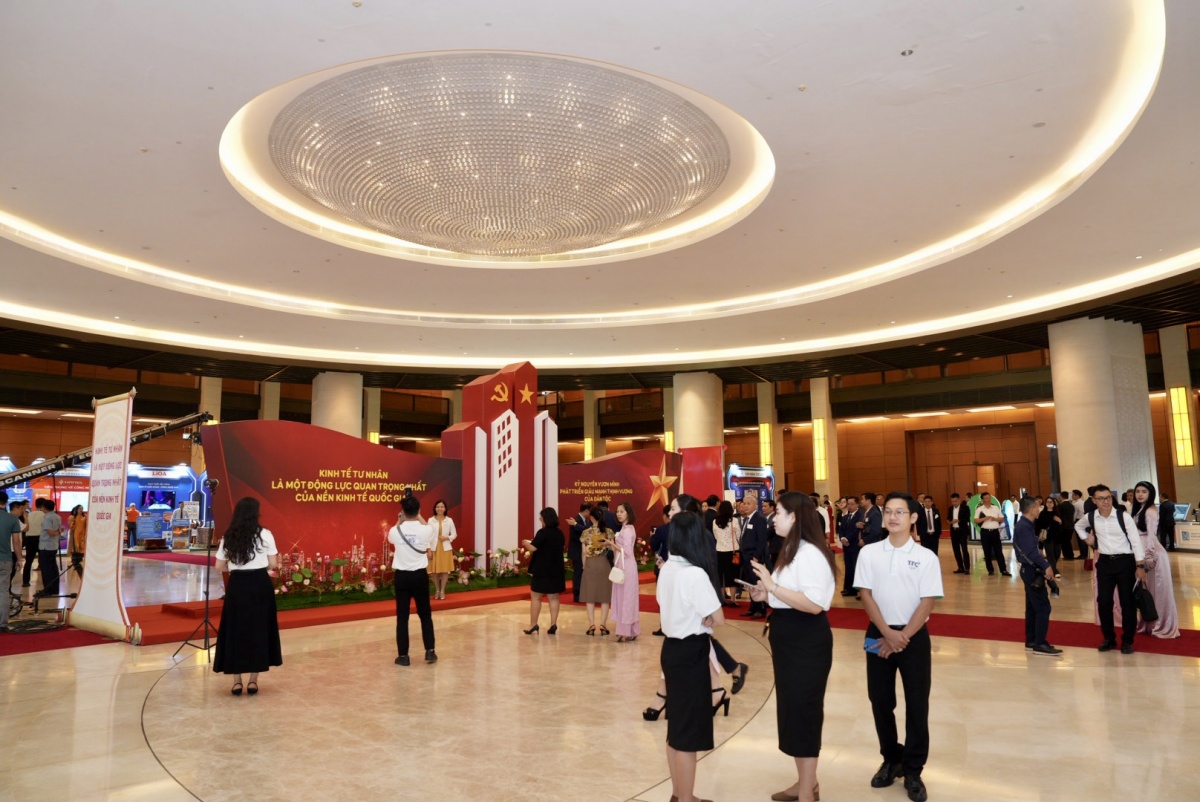 Hội nghị khai mạc tại toà nhà quốc hội