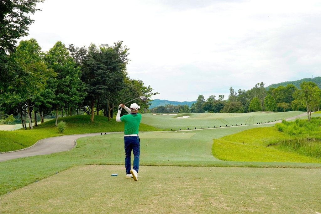 Sáng  chơi golf, tối xem  pháo hoa