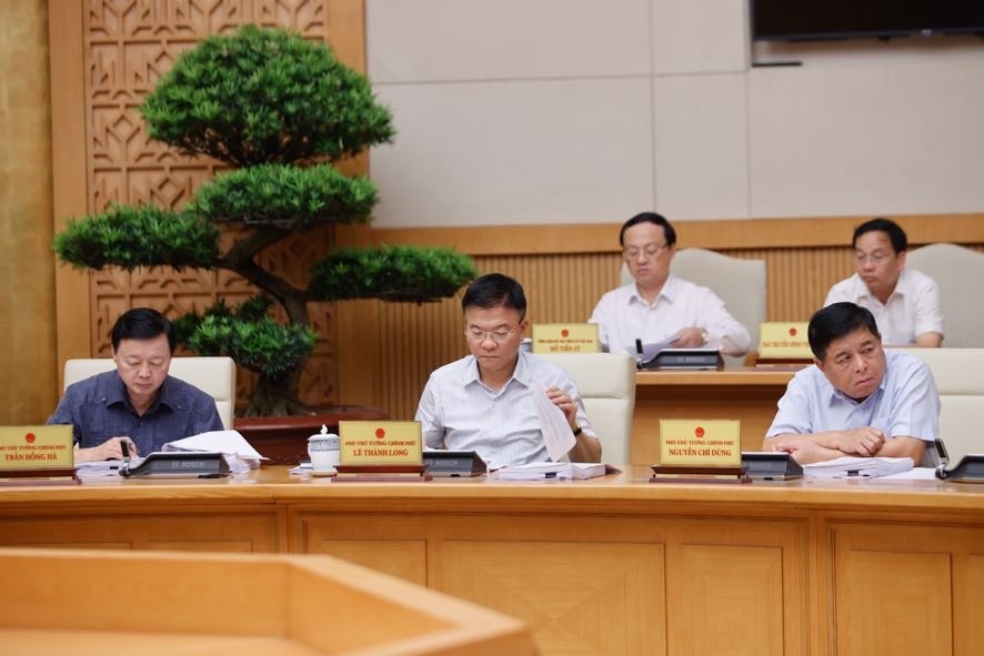 Các Phó Thủ tướng Chính phủ dự và phát biểu tại phiên họp - Ảnh: VGP/Nhật Bắc