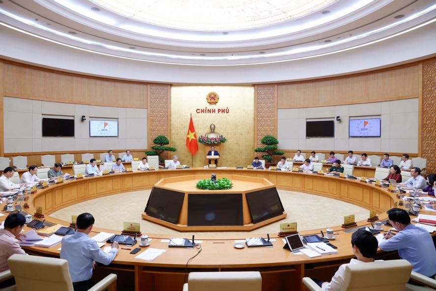 Thủ tướng đề nghị các bộ, cơ quan nghiên cứu, đề xuất, trình Quốc hội ban hành các nghị quyết để kịp thời xử lý một số vấn đề cấp bách nổi lên trên các lĩnh vực quản lý, đáp ứng yêu cầu thực tiễn đặt ra trong thời gian chưa ban hành các luật - Ảnh: VGP/Nh