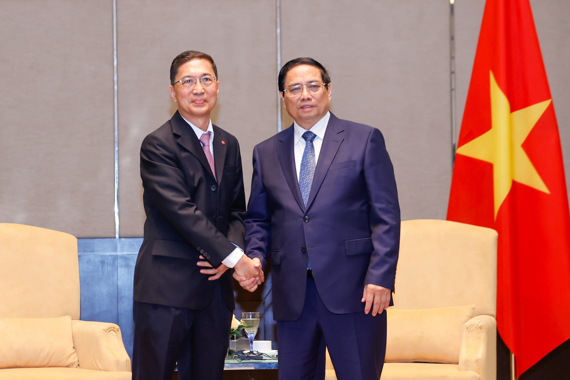 Thủ tướng Phạm Minh Chính và ông Dato' Chow Chee Wah, Chủ tịch tập đoàn Gamuda Land - Ảnh: VGP/Nhật Bắc