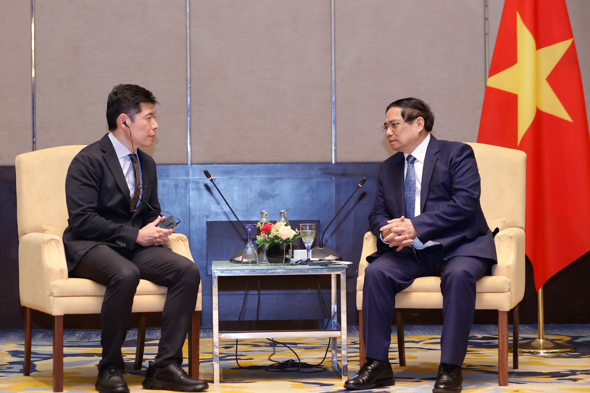 Thủ tướng Phạm Minh Chính và ông Anthony Tan, Giám đốc Điều hành và Đồng sáng lập Tập đoàn Grab - Ảnh: VGP/Nhật Bắc