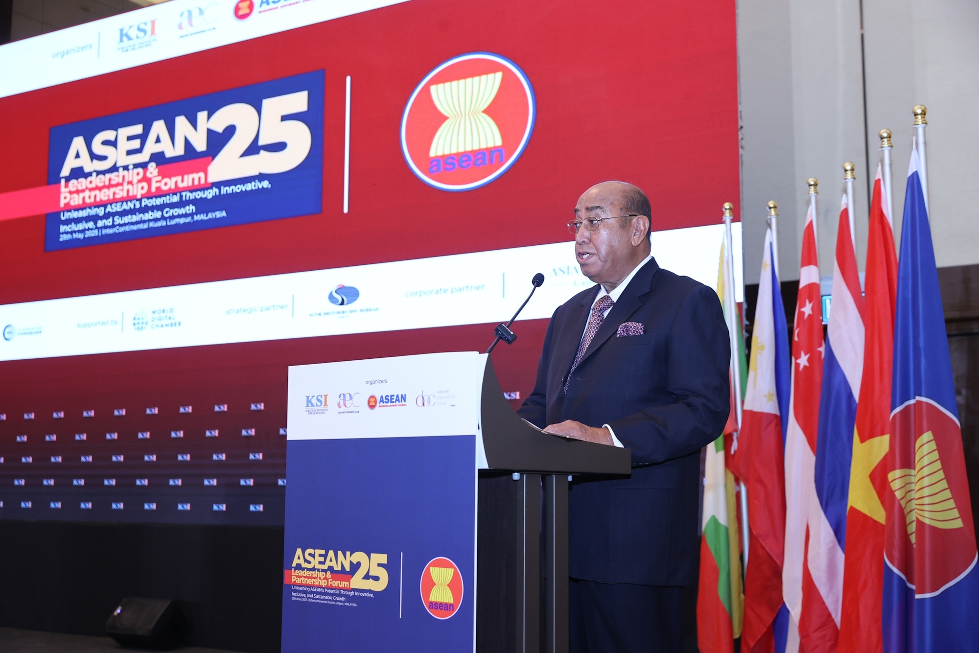 Chủ tịch Viện Chính sách KSI phát biểu tại Diễn đàn - Ảnh: VGP/Nhật Bắc