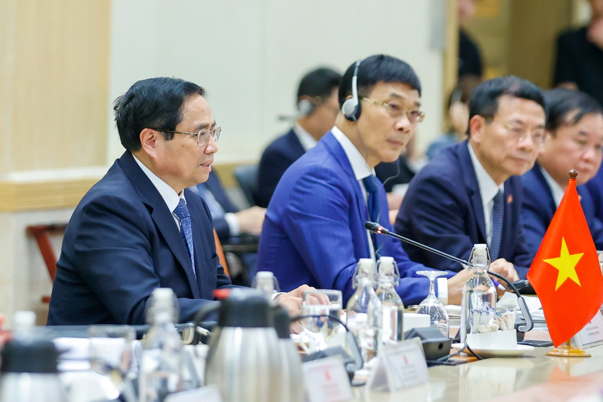 Thủ tướng Phạm Minh Chính khẳng định chuyến thăm sẽ gửi đi thông điệp về quyết tâm mạnh mẽ của hai nước cùng hợp tác và phát triển tự cường, bền vững, đóng góp tích cực cho hòa bình, ổn định và phát triển ở khu vực - Ảnh: VGP/Nhật Bắc