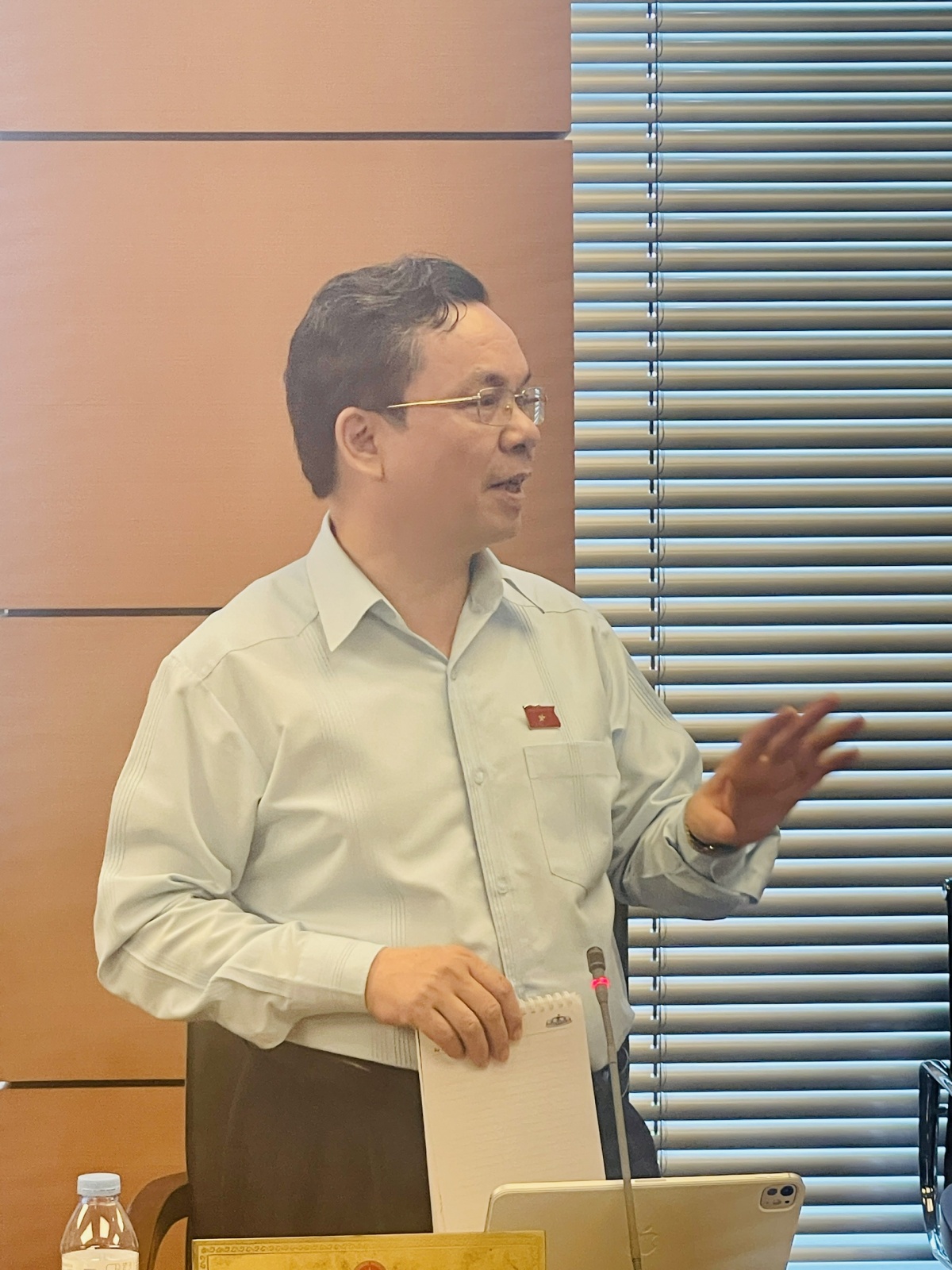 Đại biểu Hoàng Văn Cường Đại biểu Hoàng Văn Cường