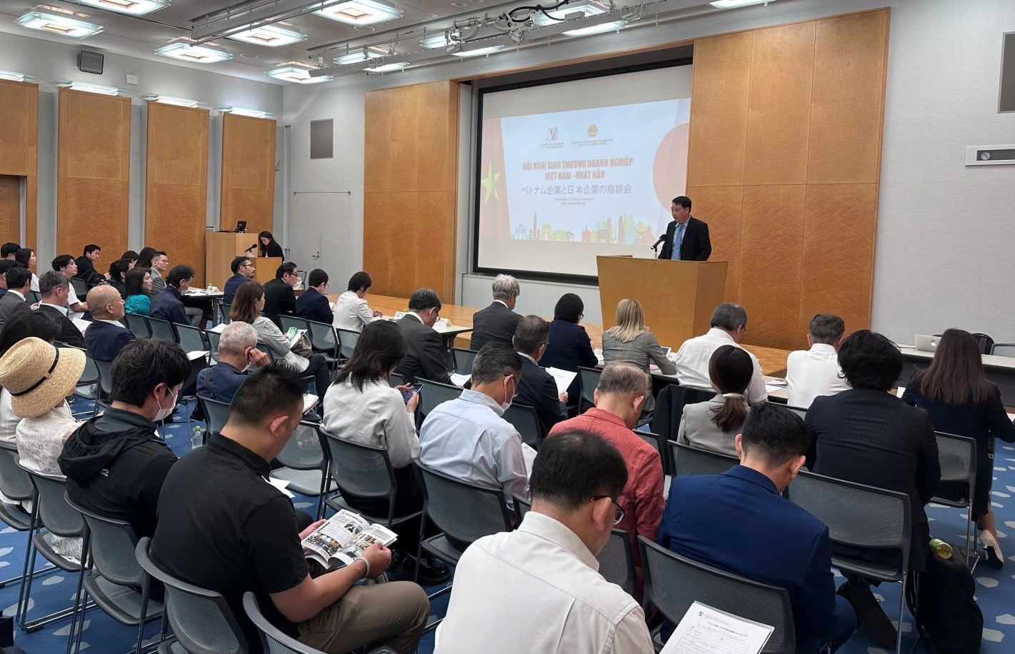 Ông Bùi Quang Hưng – Phó Cục trưởng Cục Xúc tiến thương mại phát biểu tại Hội nghị