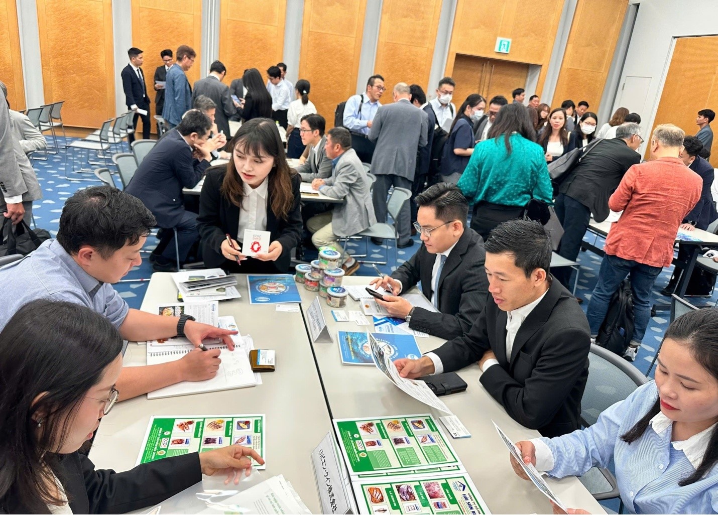 Doanh nghiệp hai nước giao thương sau Hội nghị