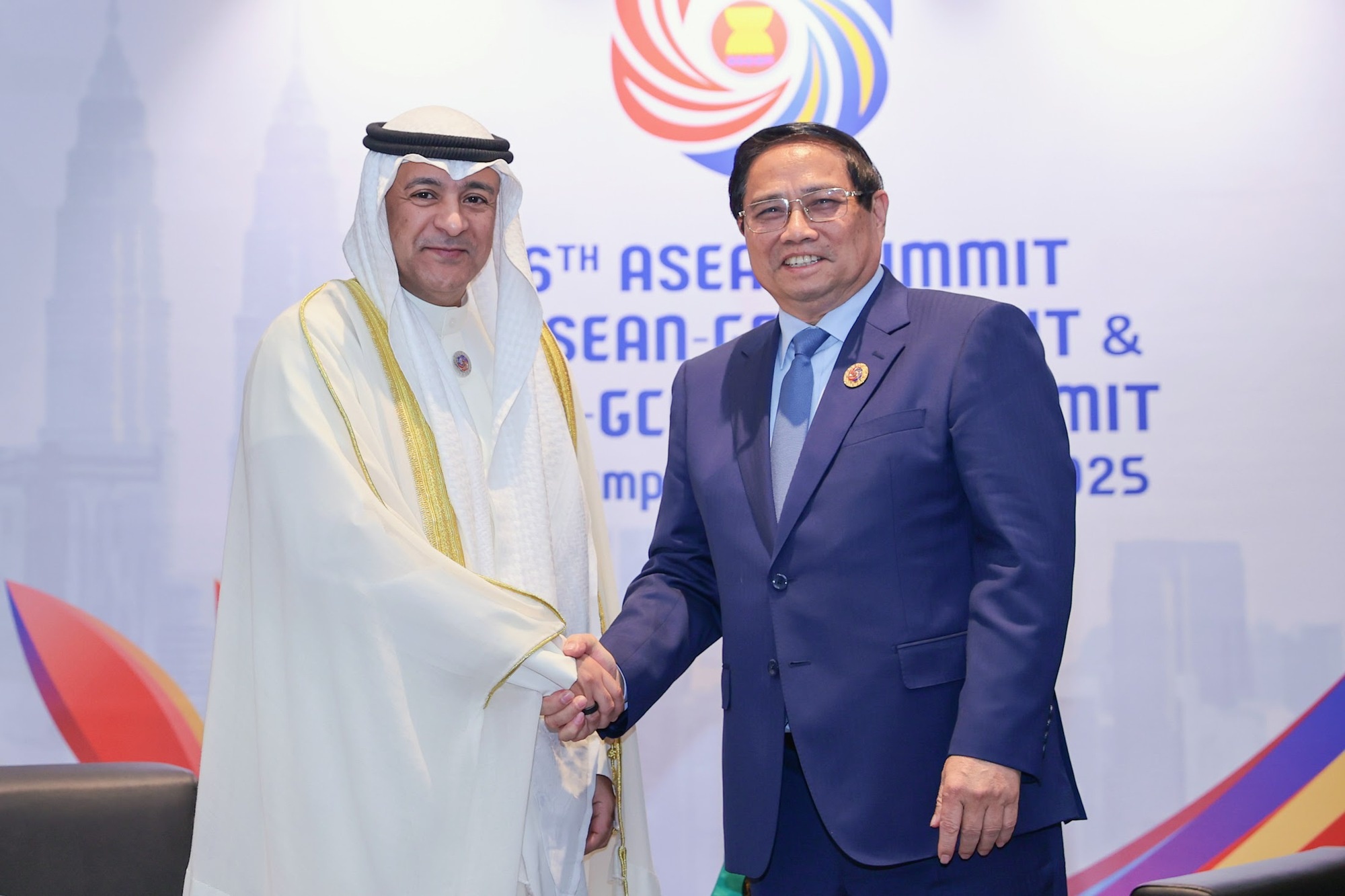 Thủ tướng Chính phủ Phạm Minh Chính gặp Tổng Thư ký Hội đồng Hợp tác vùng Vịnh (GCC) Jasem Mohamed AlBudaiwi - Ảnh: VGP/Nhật Bắc