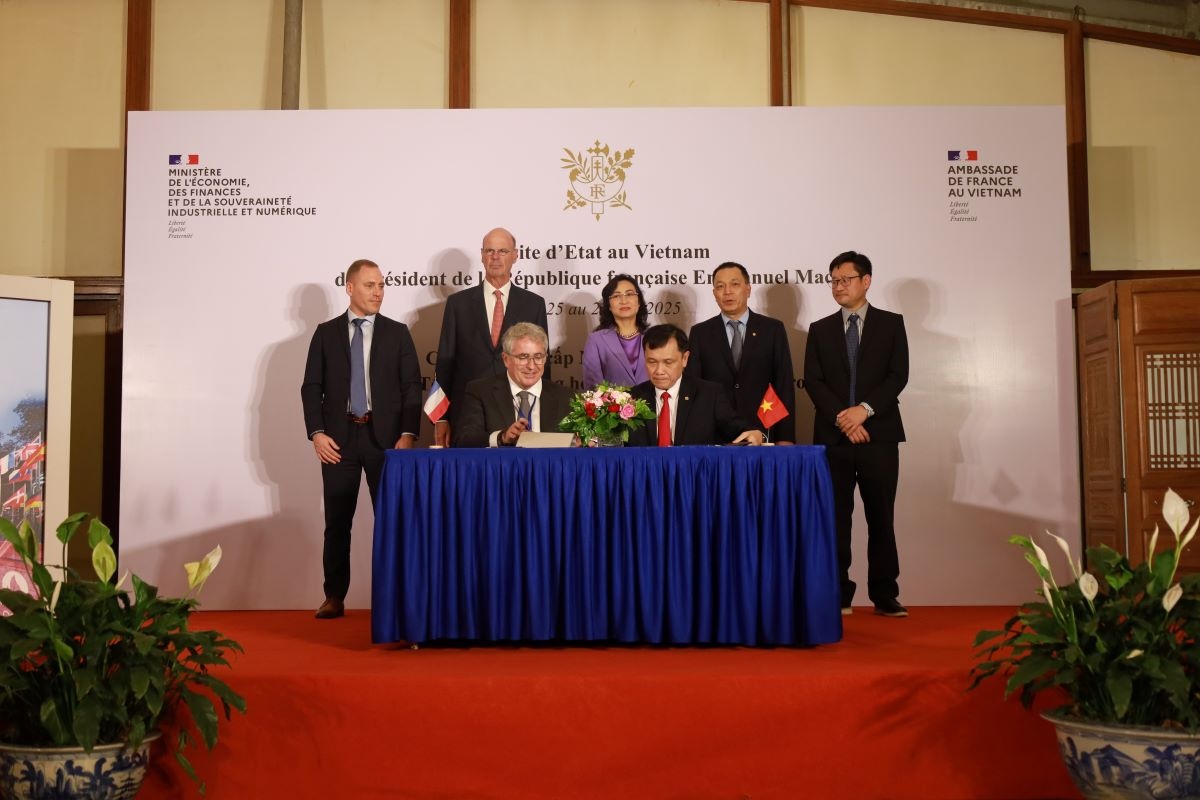 Ký Biên bản ghi nhớ về hợp tác phát triển điện hydrogen xanh