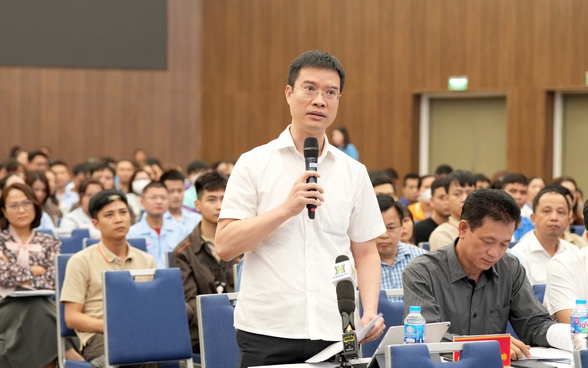 Phó Giám đốc Sở Xây dựng Hà Nội Luyện Văn Phương. Phó Giám đốc Sở Xây dựng Hà Nội Luyện Văn Phương.