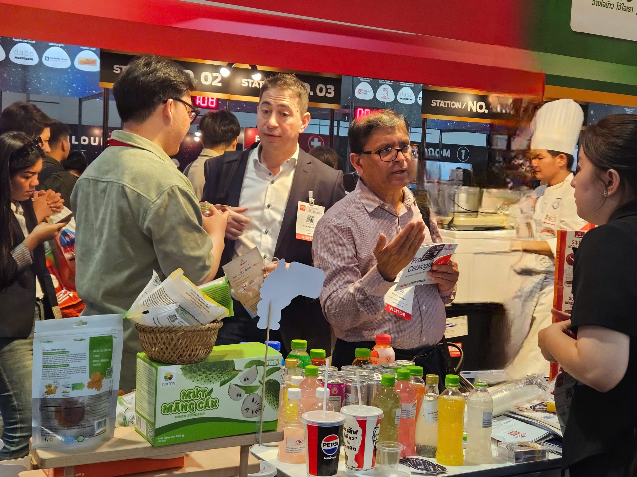 Nhiều mặt hàng của các doanh nghiệp Việt mang đến thị trường Thái Lan đã chinh phục được khách hàng nước sở tại và khách quốc tế Nhiều mặt hàng của các doanh nghiệp Việt mang đến thị trường Thái Lan đã chinh phục được khách hàng nước sở tại và khách quốc tế