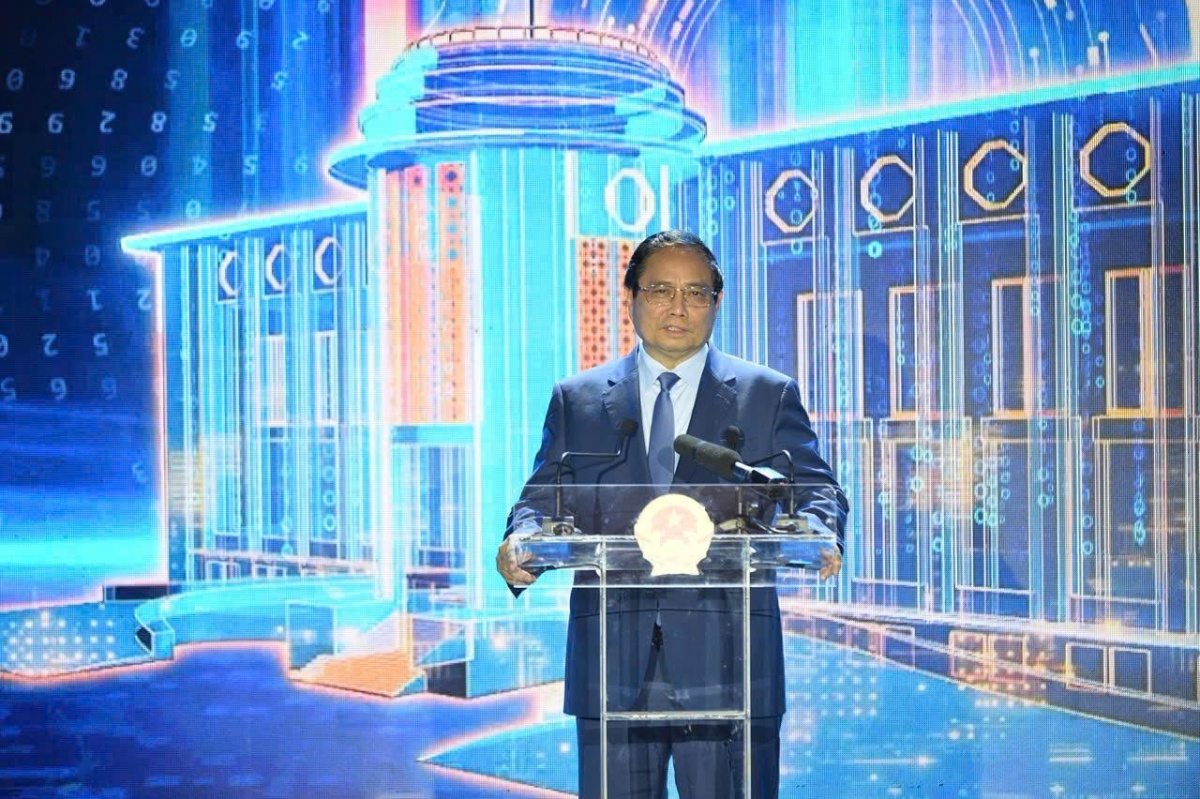 Thủ tướng Chính phủ Phạm Minh Chính - Ủy viên Bộ Chính trị, Trưởng ban Chỉ đạo của Chính phủ về phát triển khoa học công nghệ, đổi mới sáng tạo, chuyển đổi số và Đề án 06 phát biểu chỉ đạo tại Hội nghị chuyển đổi số ngành Ngân hàng