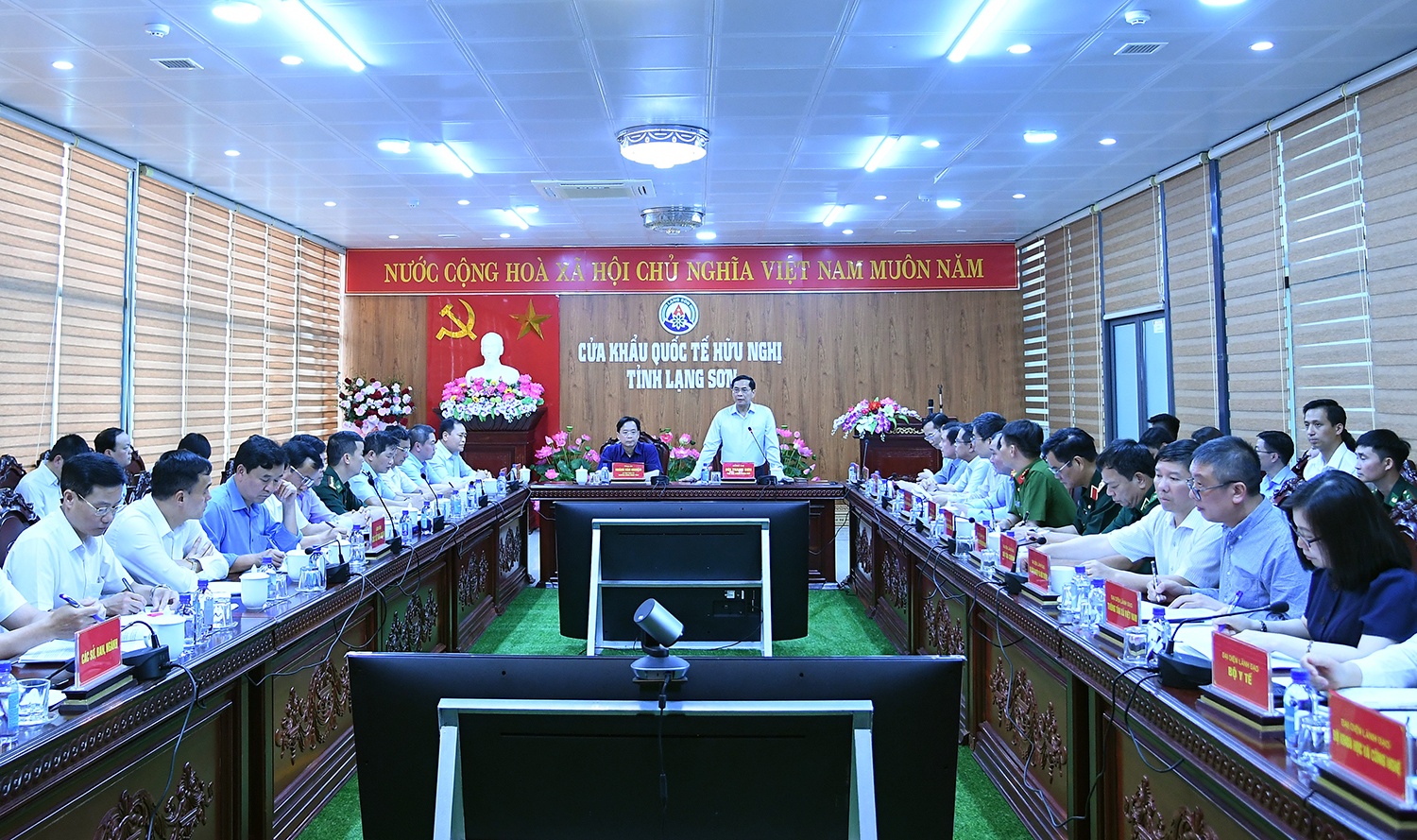 Phó Thủ tướng nhấn mạnh công tác chống buôn lậu, gian lận thương mại, hàng giả, xâm phạm sở hữu trí tuệ là công việc rất quan trọng, mang tính lâu dài, cần được tiến hành thường xuyên, toàn diện, liên tục - Ảnh: VGP/Hải Minh