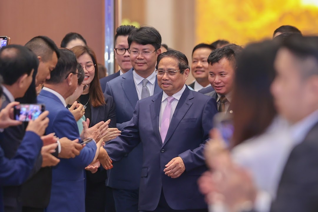 Thủ tướng dự và chủ trì Tọa đàm với doanh nghiệp, hiệp hội doanh nghiệp để thực hiện hiệu quả Nghị quyết 68-NQ/TW của Bộ Chính trị về phát triển kinh tế tư nhân - Ảnh: VGP/Nhật Bắc