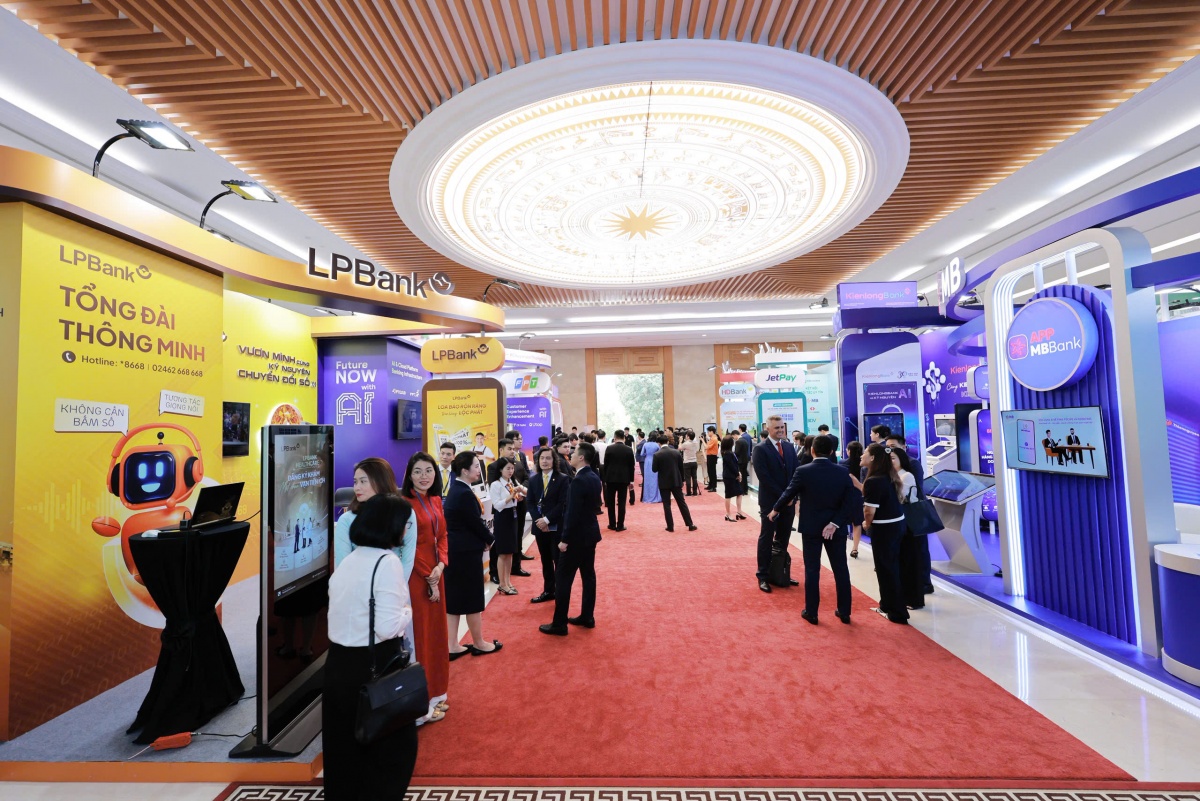 Toàn cảnh sự kiện Chuyển đổi số Ngành Ngân hàng năm 2025 Toàn cảnh sự kiện Chuyển đổi số Ngành Ngân hàng năm 2025