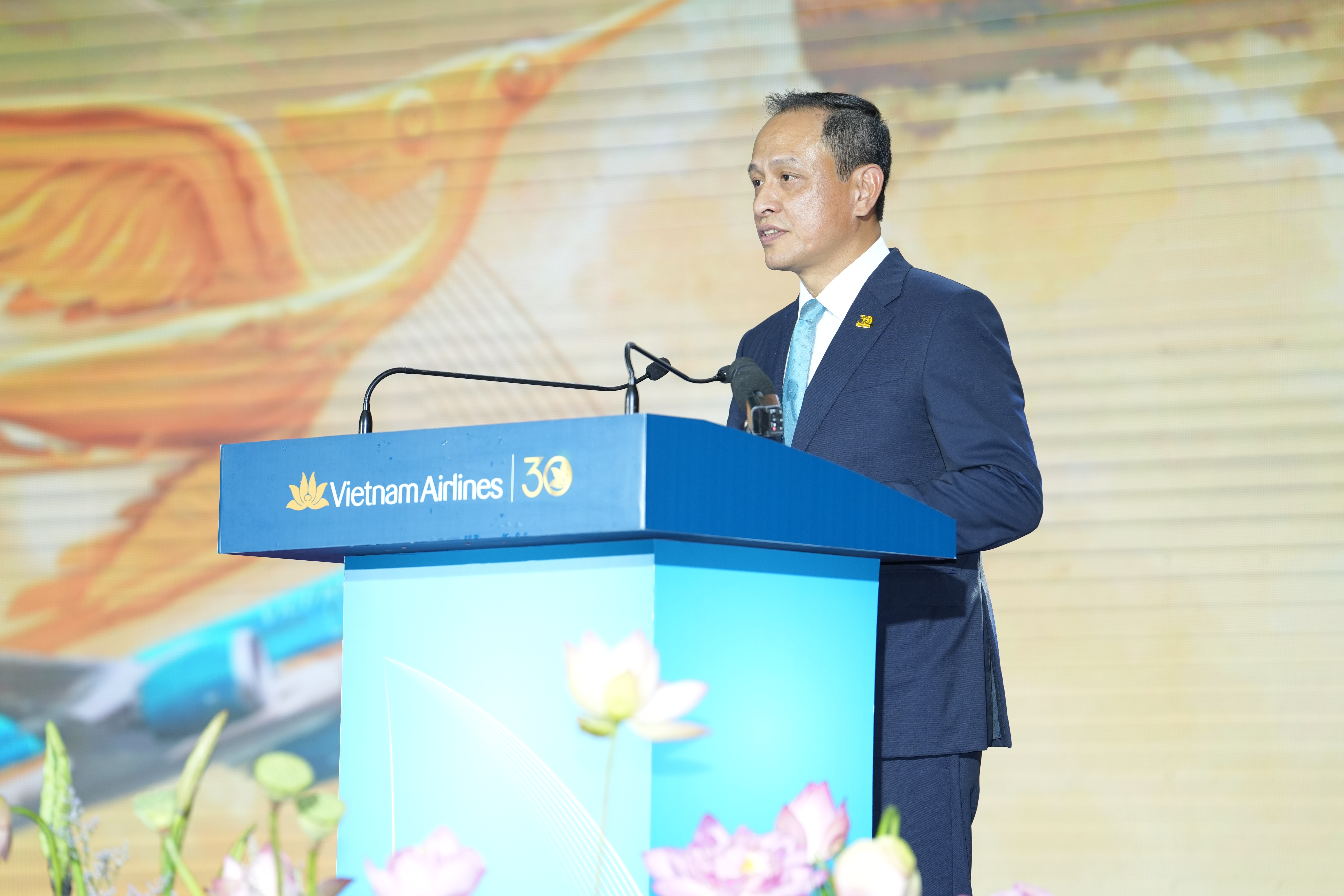 Vietnam Airlines vinh dự đón nhận Bằng khen Thủ tướng Chính phủ nhân dịp 30 năm thành lập